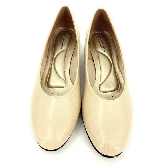 Soft Style EUC Women's 7.5 USA Style# H79652 Slip On Low Heel Cream Pumps - Picture 6 of 12